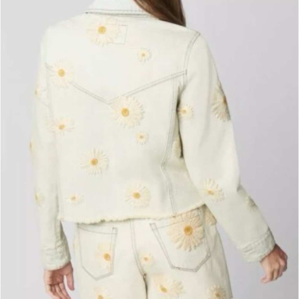 Blank NYC Daisy Embroidered Denim Jacket – Size M – Cream Floral Jacket - Picture 3 of 8